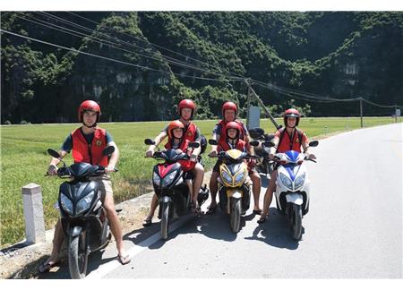 Ninh Binh Motorbike Tour 1 Day See The Rural Villages- Hoa Lu- Tam coc - Mua Cave 